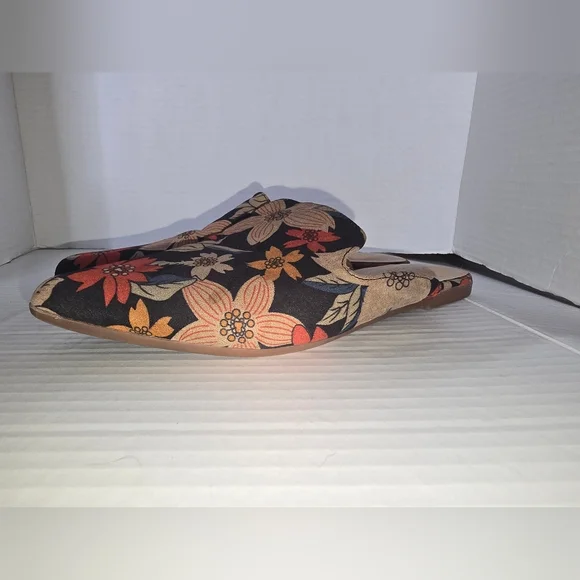 Tilocow Mules for Woman Comfortable Pointed Toe Backless Loafers Size 6 - Picture 3 of 4